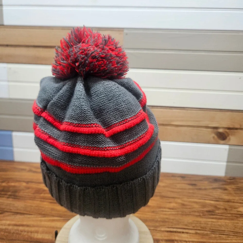 Adidas ClimaWarm Beanie Gray Red Striped Pom Pom Fleece Lined Knit Hat RN 90288